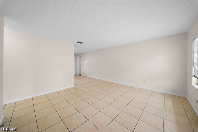 Photo - 5553 Fifth Ave