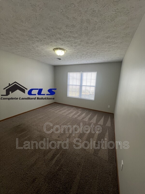 Photo - 582 College Ave