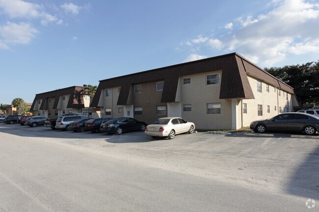 Photo - Emerald Isles Apartments