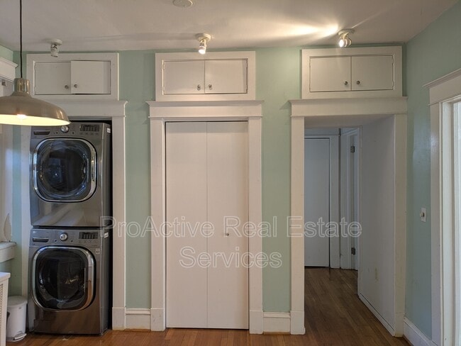 Photo - 940 Gates Ave Unit B2