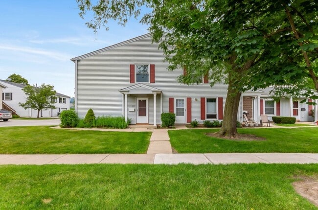 Photo - 883 Wellington Ave