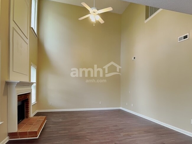 Photo - 601 Crossing Dr