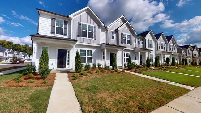 Building Photo - Immaculate New Townhome in Pringle Towns