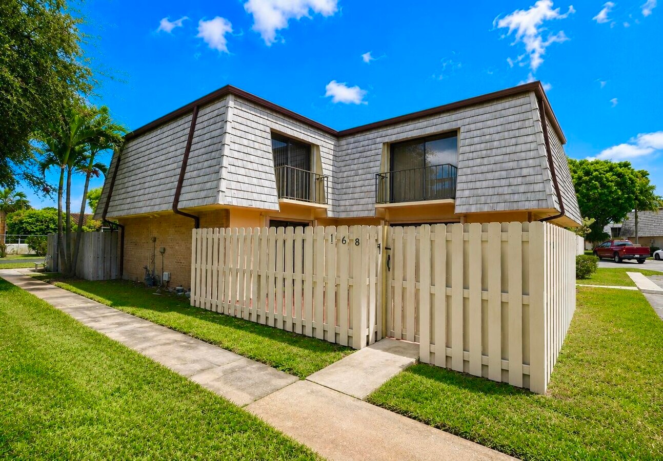 Photo - 168 Lake Arbor Dr