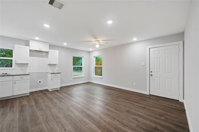 Photo - 8215 Crestview Dr Unit B