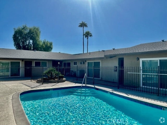 Building Photo - 685 E Vista Chino Unit 2 Rental
