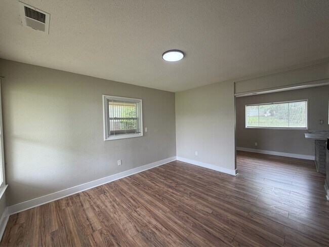 Photo - 106 Whitney Ave NE