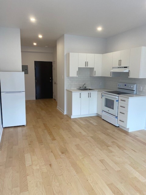 Photo - 5497A Av. Victoria Unit 103