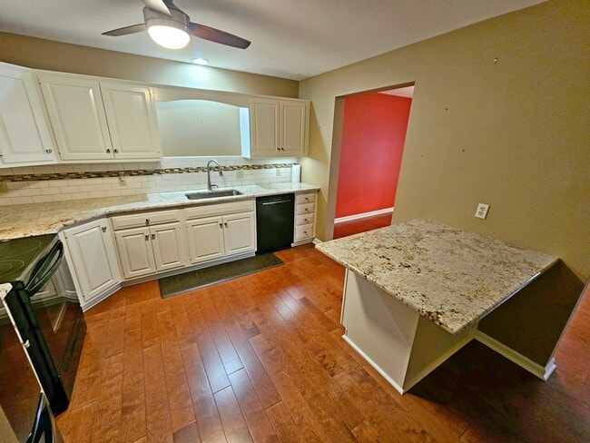 Photo - 306 Treetops Ct