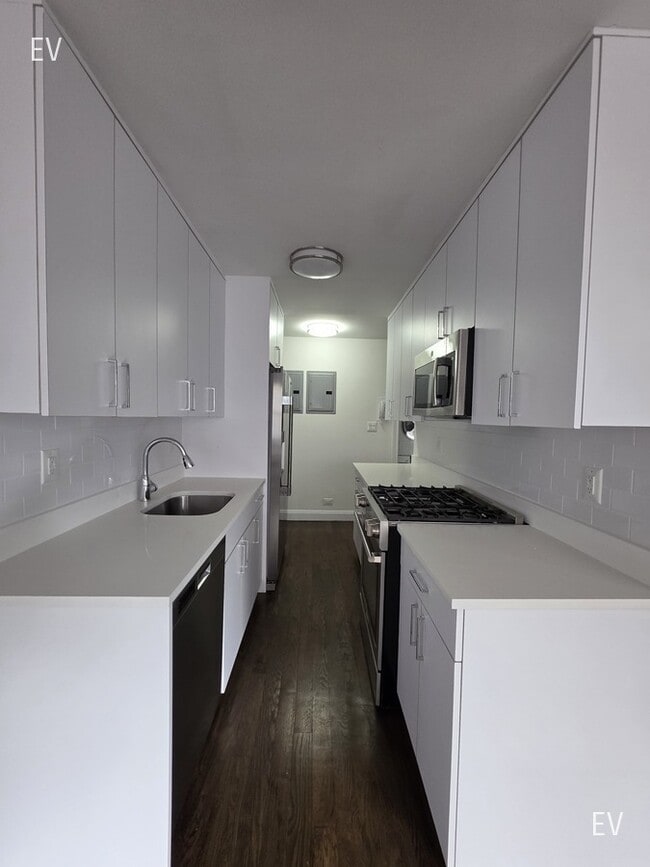 Photo - 145 E 16th St Unit 7E