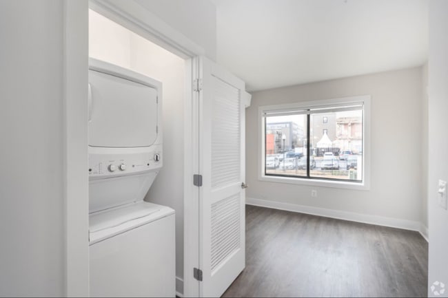 Photo - 319 W Franklin St Unit 204