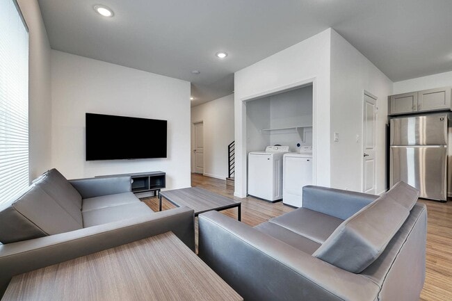 Photo - 1938-1940 Dryden Rd Apartments