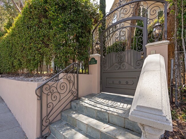 Photo - 3210 N Ardmore Ave