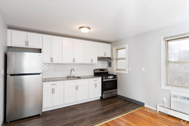 Renovated 2BR, 1BA - 980SF - Kitchen