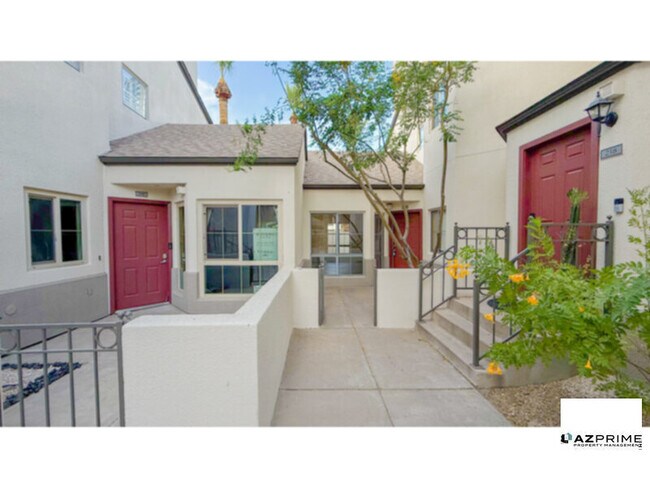 Building Photo - Welcome to this charming 1/1 modern downtown Phoenix condo!