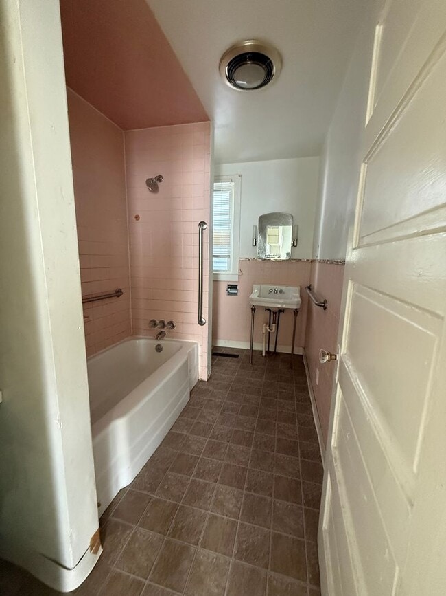 Photo - 51 James St Unit 51 James St. Amsterdam NY, 12010 ( 1F)