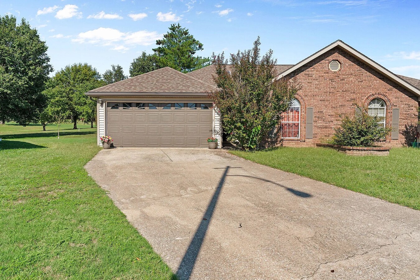 Photo - 255 Buckingham Dr