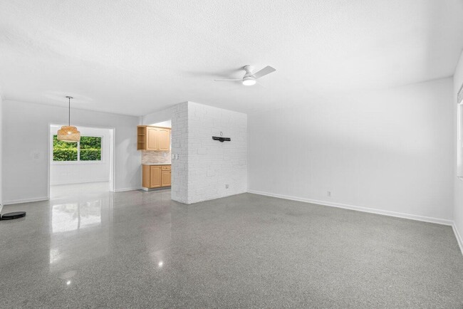 Photo - 809 S Atlantic Dr