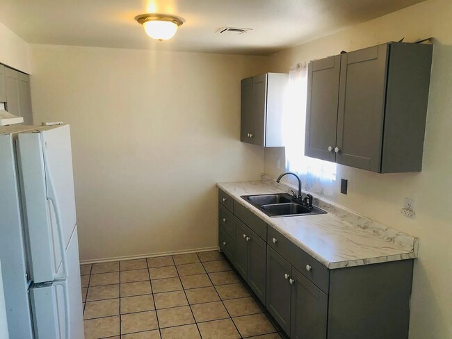 Building Photo - 1832 Goldfield St Unit 4
