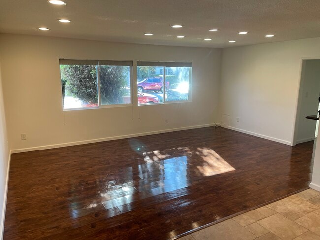 Foto principal - 3045 E Theresa St Unidad #6