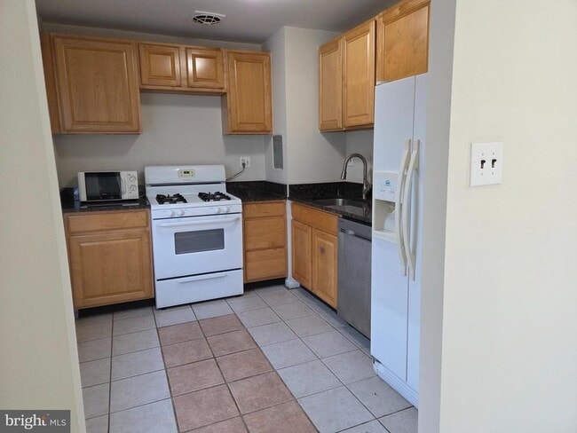 Building Photo - 4116 Mangalore Dr Unit 201