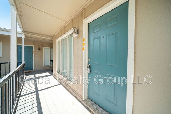 Photo - 255 E Rampart Dr