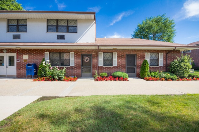 55+ Manor Park Apartments Senior Community