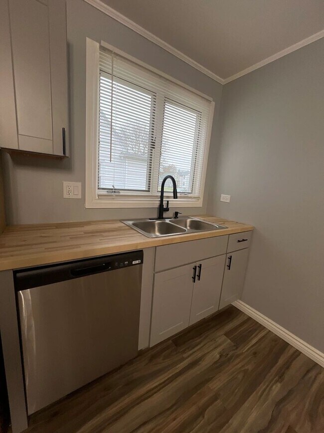 Photo - 2325 S 11th Ave