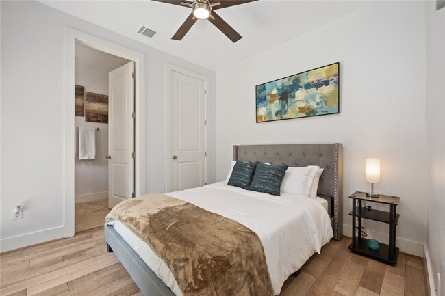 Photo - 5914 Val Verde St