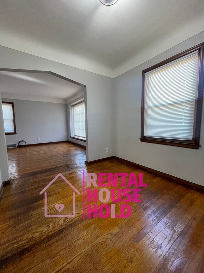 Photo - ~ 3 BEDROOM 1 BATH BUNGALOW SECURTIY DEPOSIT SPECIAL ~$500