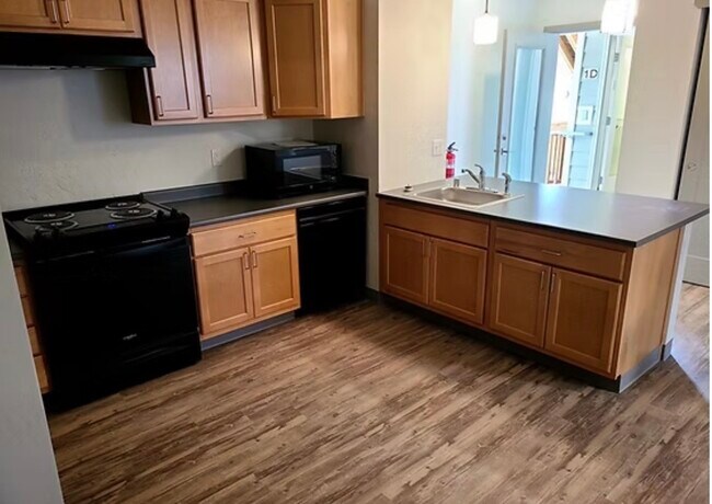 Photo - 107 Excel St