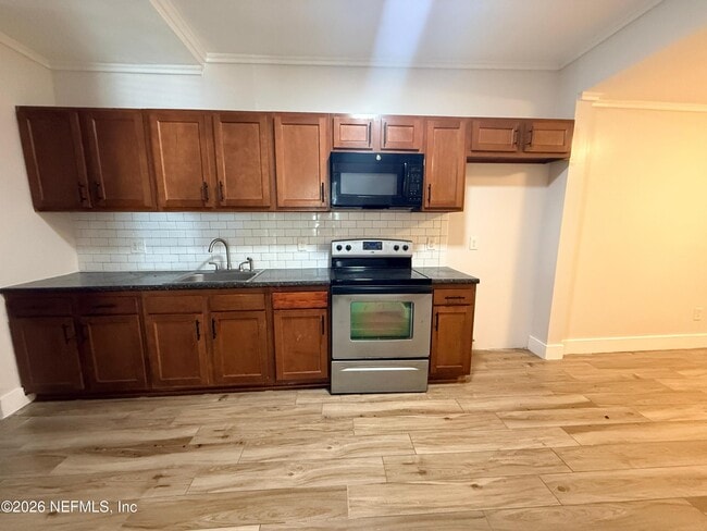 Photo - 1226 Clark St