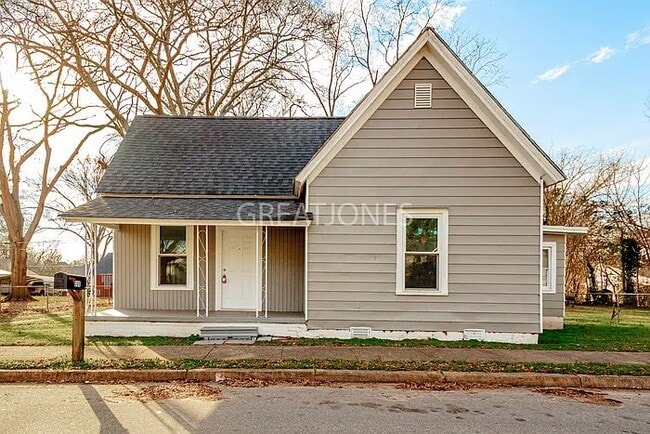 Building Photo - 309 H St