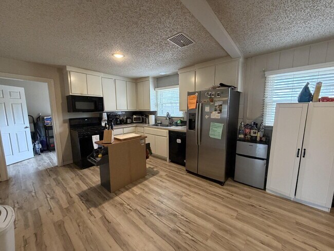 Photo - Spacious 4 Bed 2 bath in Central Lubbock!