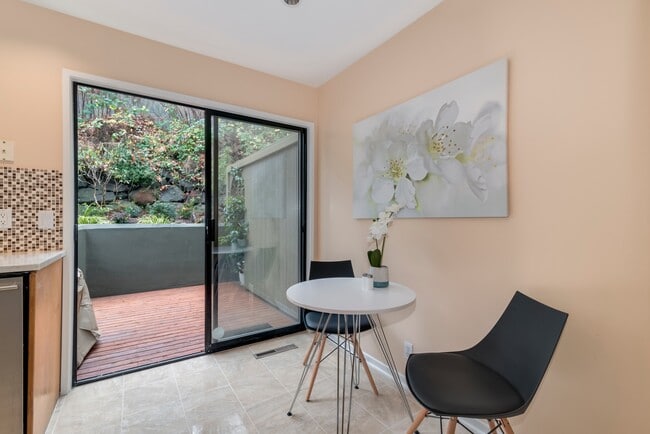 Otro - 1604 Lakeview Blvd E