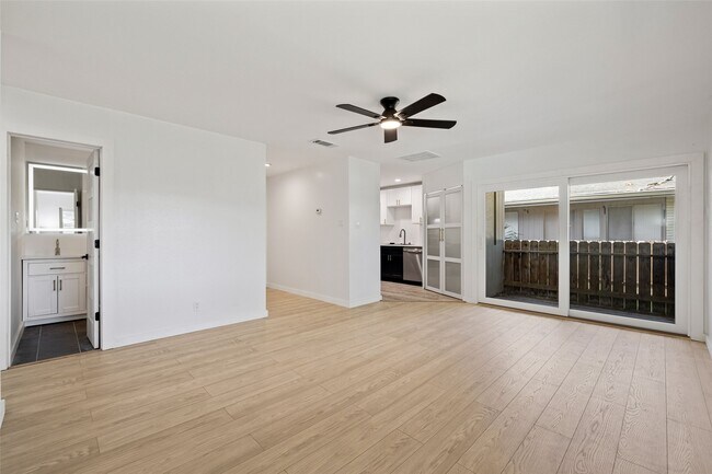 Photo - 909 Silber Rd Unidad 11