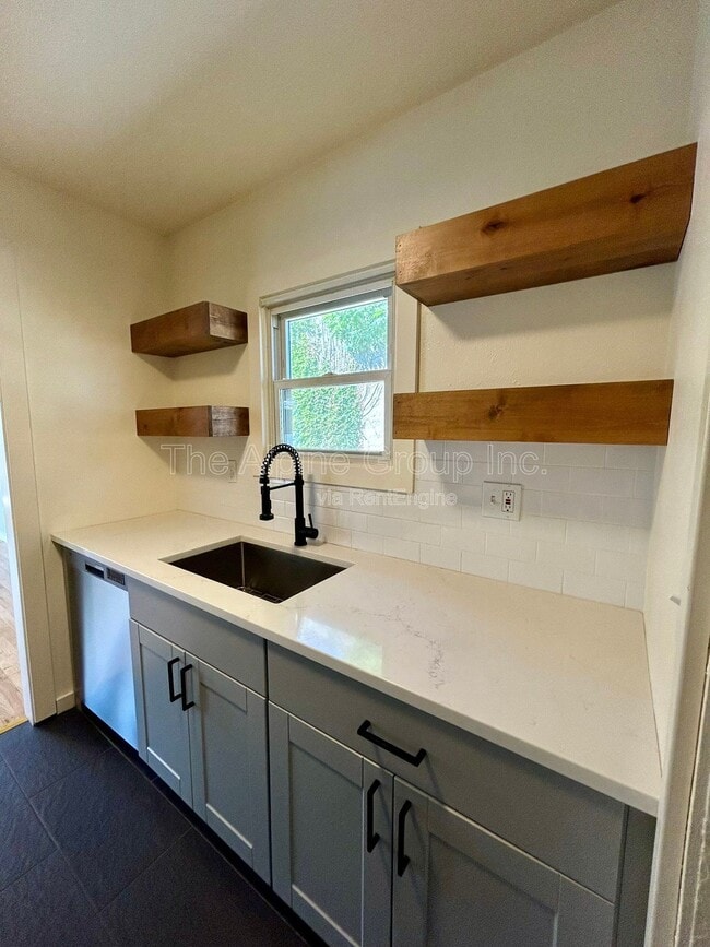 Photo - 4831 N Maryland Ave Unidad A