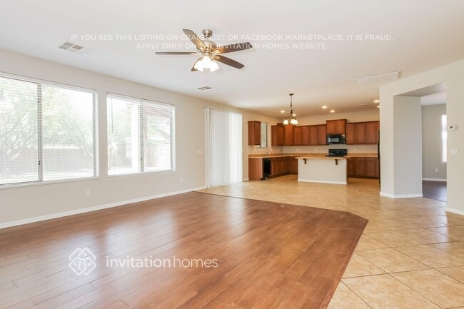 Photo - 977 W Jersey Way