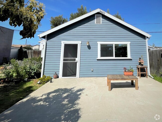 Cottage front - 4450 Berryman Ave Rental