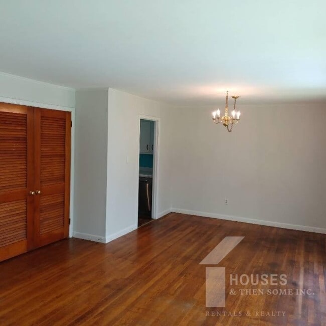 Photo - 136 Forest Hills Dr