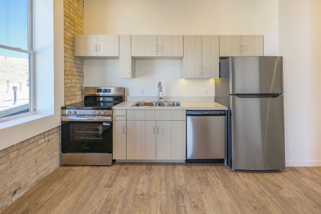 Kitchen - 225 N Sibley Ave Unit 3