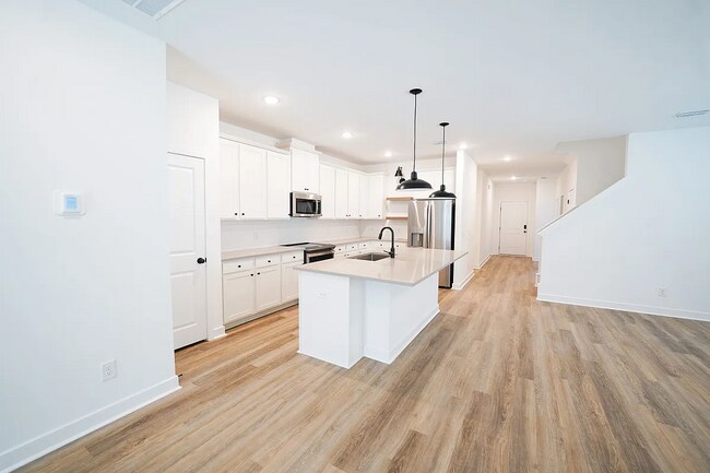 Photo - 136 Kingswood Ter