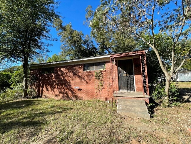 Building Photo - Two Bedroom Home in Queensborough