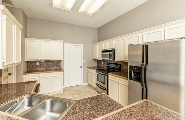 Photo - 434 Harbor Oaks Dr