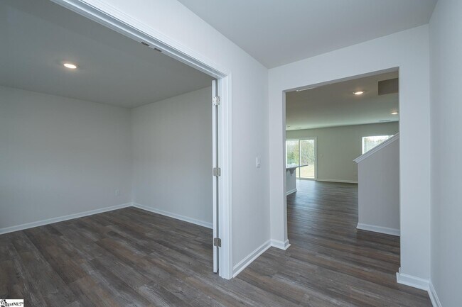 Photo - 115 Roocroft Ct