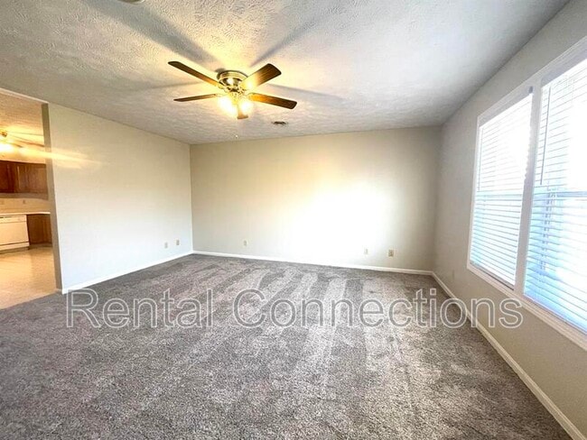 Building Photo - 703 Joseph Ln Unit ,