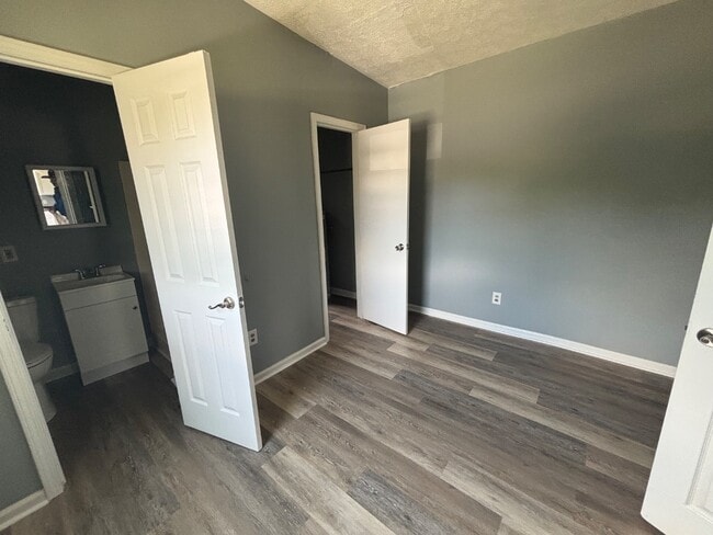 Photo - 610 E McMurry Blvd