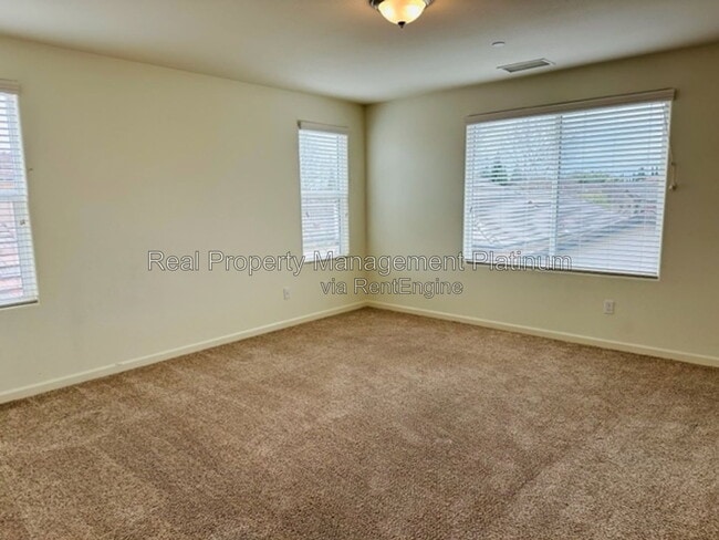 Photo - 2430 Lombard Ln