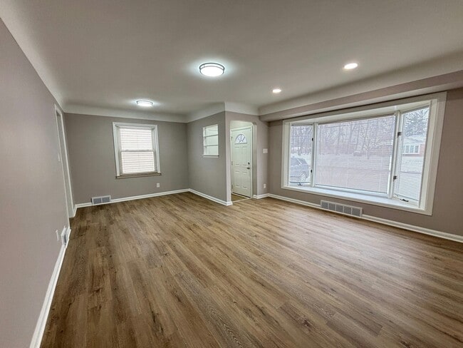 Photo - 31045 Marquette St