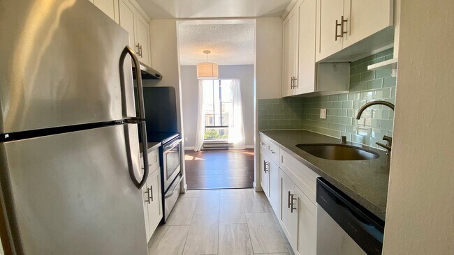 Photo - Breathtaking Views of SF & Bay Bridge from this Top Floor unit Unidad D447